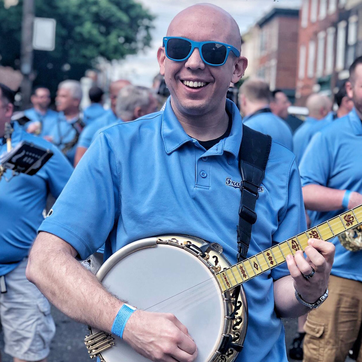 banjo with shades